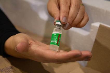 Vacinas Oxford/AstraZeneca, desenvolvidas em parceria com a Fiocruz