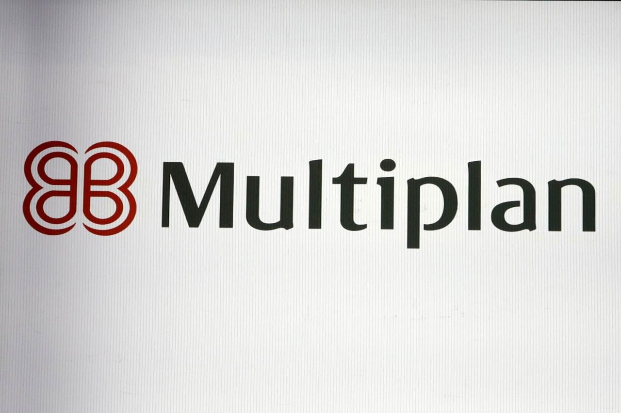 Logo da Multiplan em painel na bolsa de valores de São Paulo 25/07/2019 