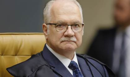 O ministro do STF Edson Fachin durante sessão plenária