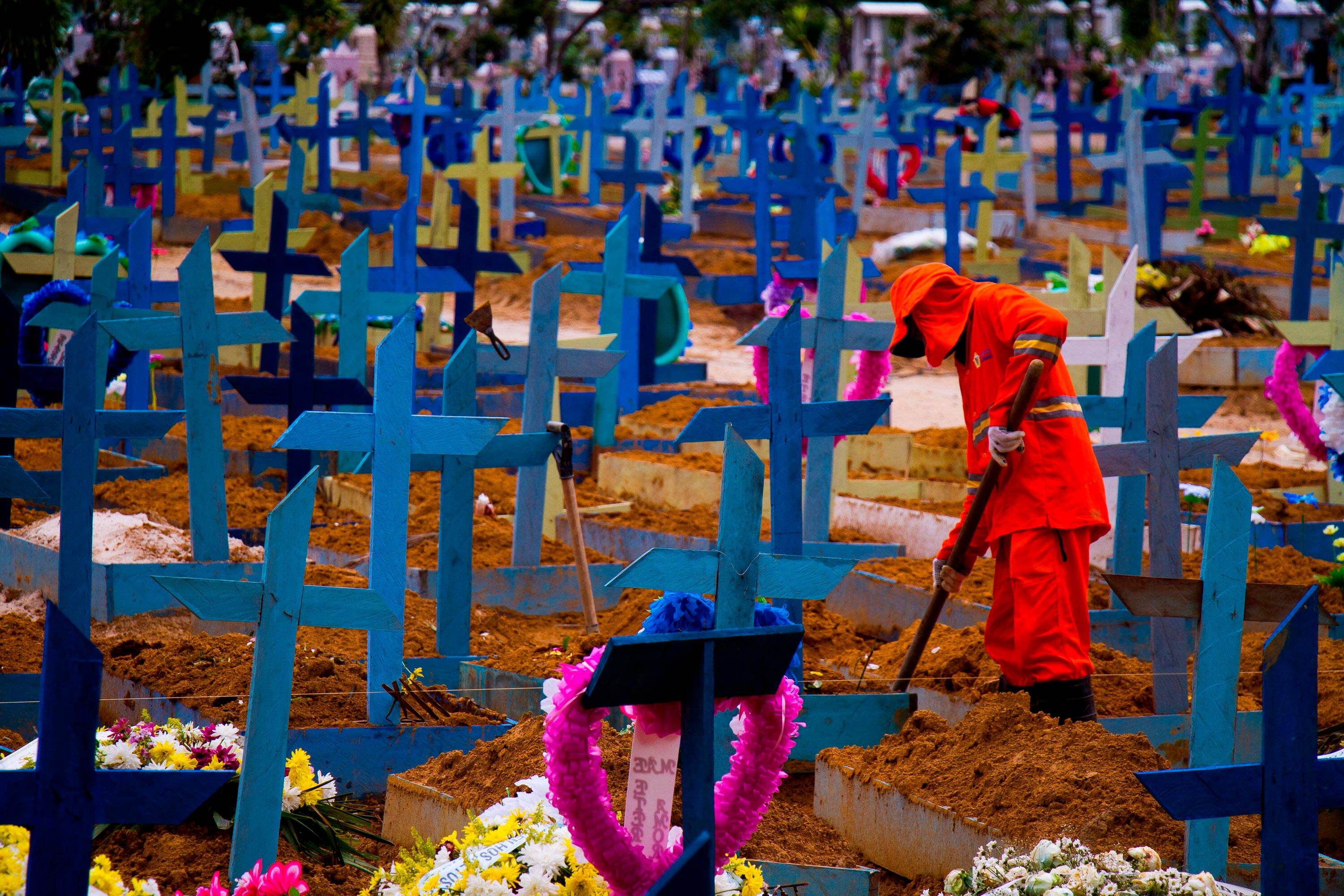Cemitério em Manaus durante pandemia da Covid-19 Cemitério em Manaus durante pandemia da Covid-19