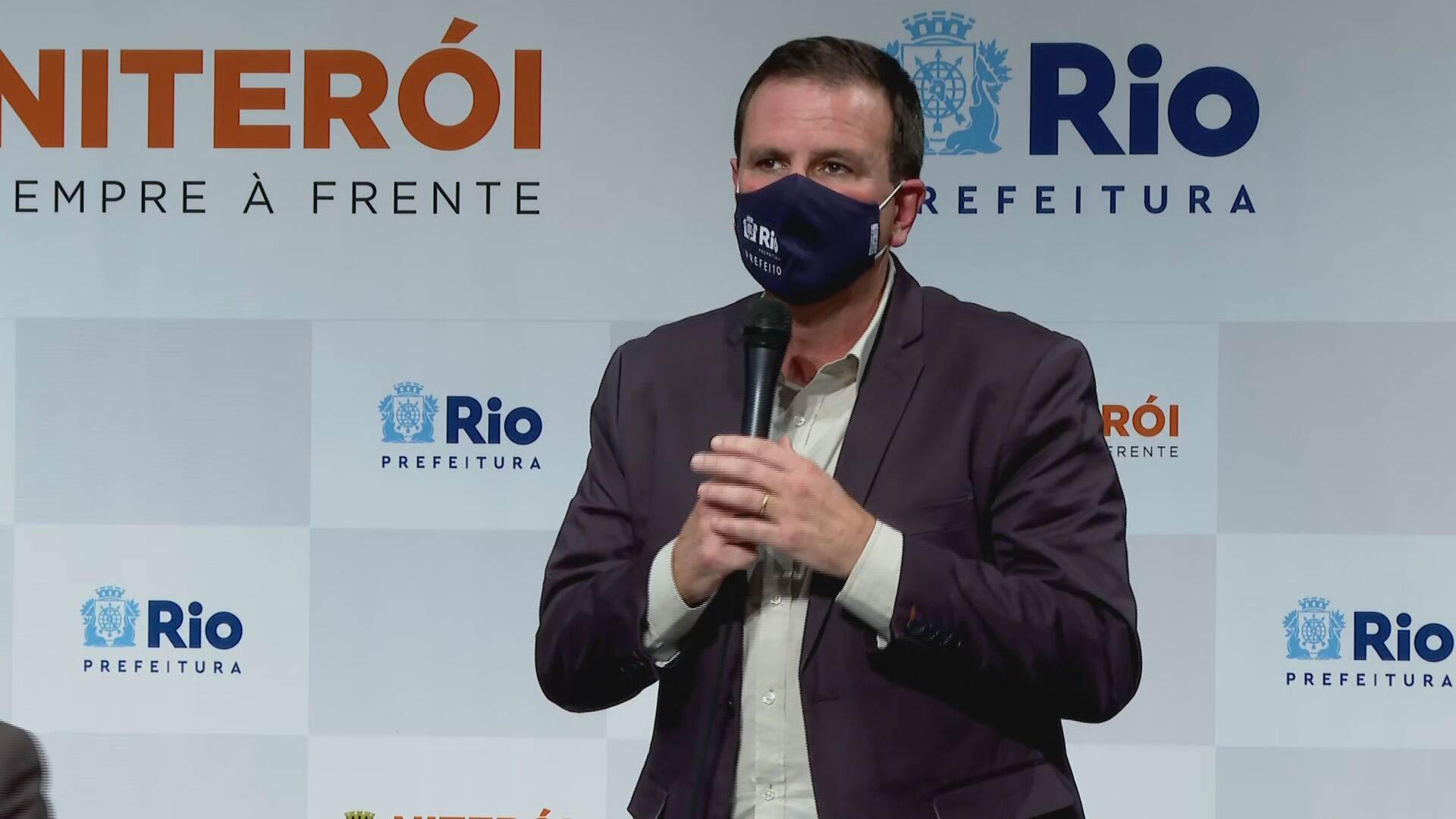 Prefeito do Rio de Janeiro, Eduardo Paes, anuncia medidas mais restritivas de ci