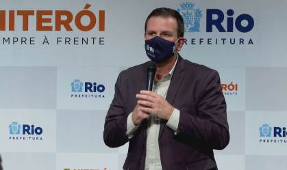 Prefeito do Rio de Janeiro, Eduardo Paes, anuncia medidas mais restritivas de ci
