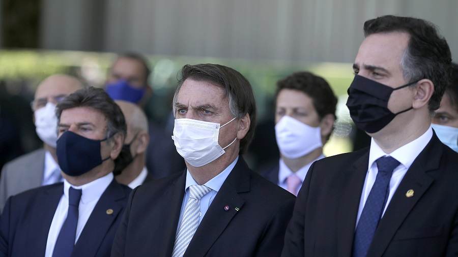 Bolsonaro ao lado de Rodrigo Pacheco (DEM-MG), presidente do Senado, e Luiz Fux Bolsonaro ao lado de Rodrigo Pacheco (DEM-MG), presidente do Senado, e Luiz Fux