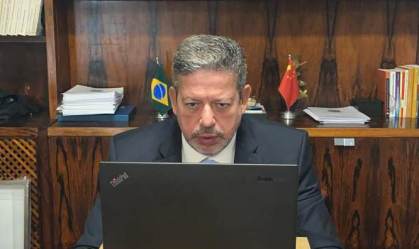 Arthur Lira participa de videoconferência com embaixador da China, Yang Wanming
