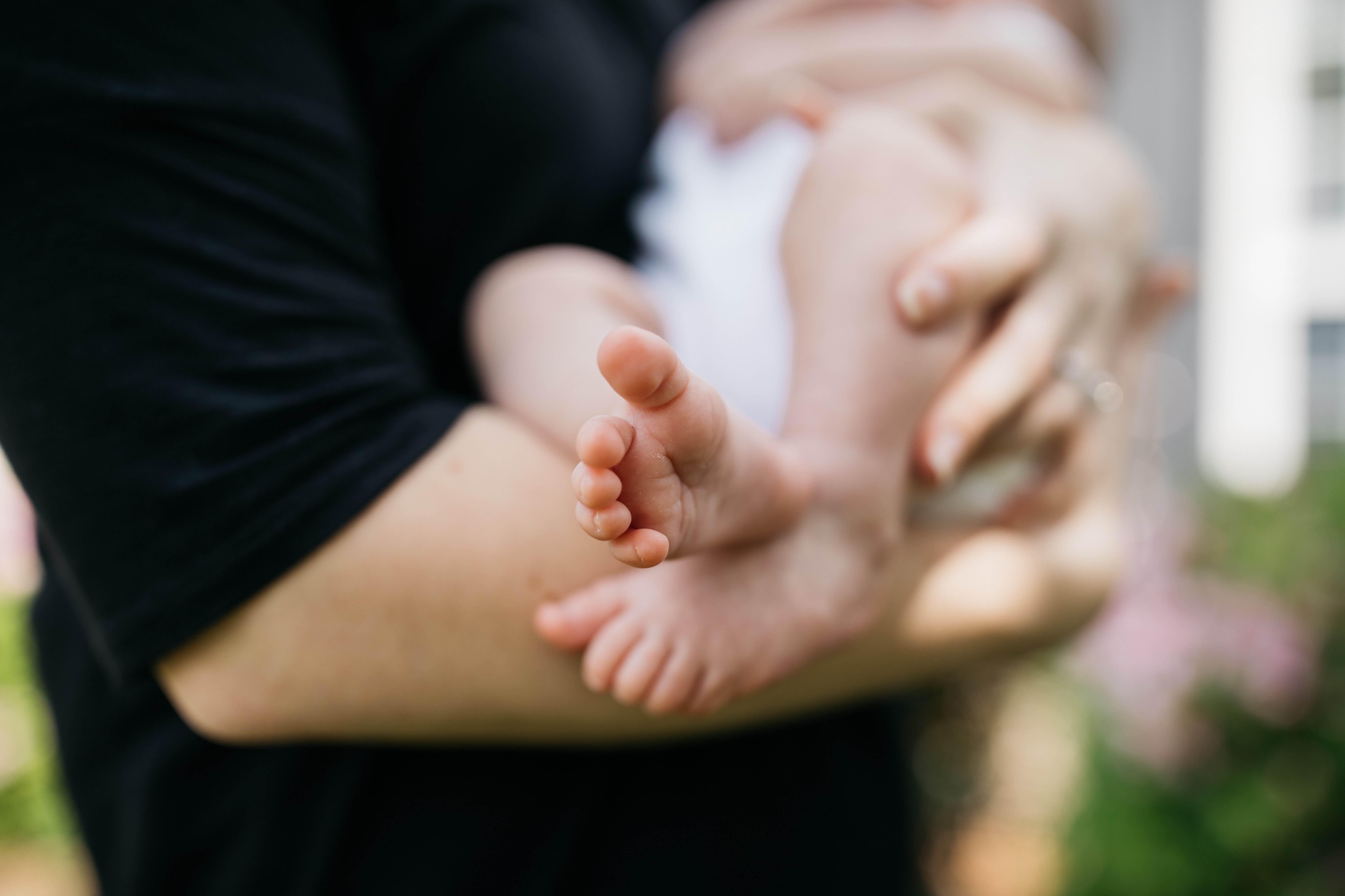 Pai com bebê no colo Pai com bebê no colo