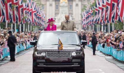 Philip participa com Elizabeth II das celebrações do 90º aniversário da monarca