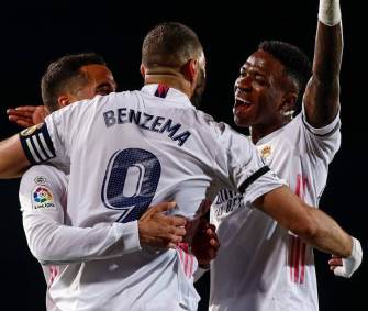 Jogadores do Real Madrid comemoram vitória contra o Barcelona