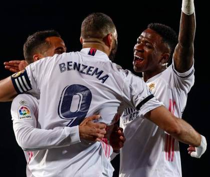 Jogadores do Real Madrid comemoram vitória contra o Barcelona