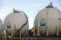 Ações das petroleiras fecham em queda, acompanhando recuo do petróleo