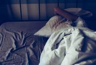 Conheça os perigos das pílulas para dormir e como evitá-los