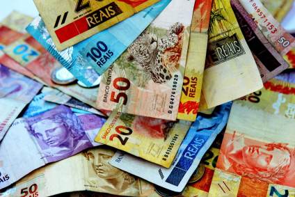 Dinheiro; reais 