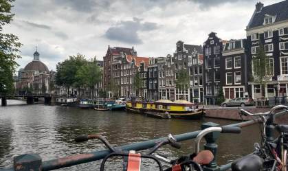 Para combater turismo sexual, Amsterdã lança campanha contra homens britânicos