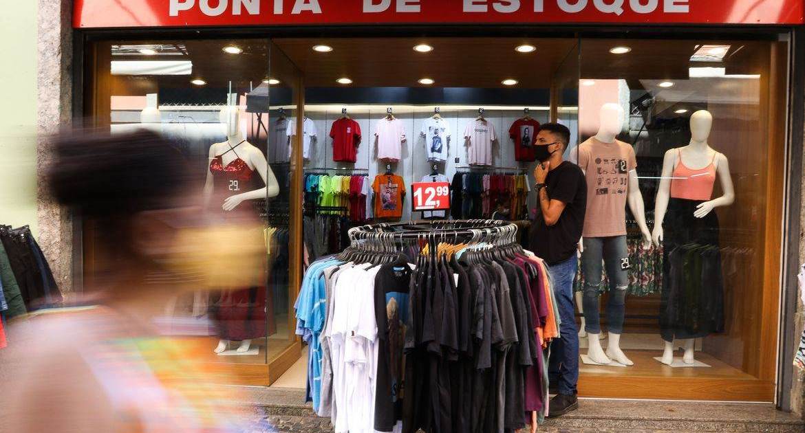 Lojistas fazem “Dia Livre de Impostos” no Brasil; descontos chegam a 70%