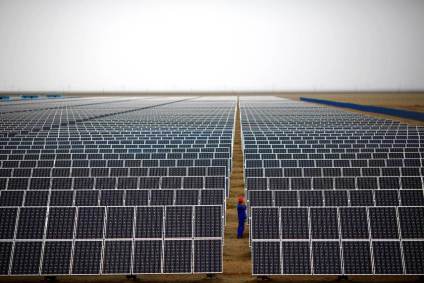 Painéis em usina de geração de energia solar; fonte está no radar da Cemig para 