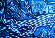 Falta de chips para carros vai diminuir, mas crise deve atingir smartphones