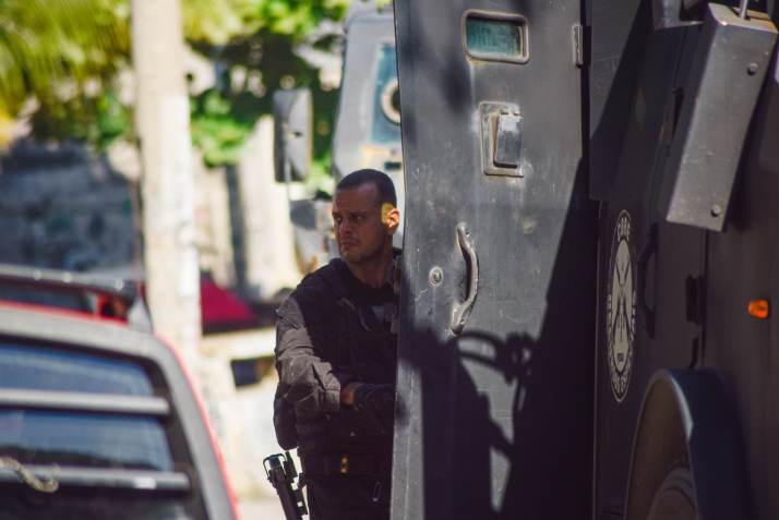 Policial em operação no Jacarezinho, que matou 28 pessoas / ESTADÃO CONTEÚDO