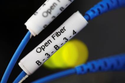Cabos de fibra óptica
