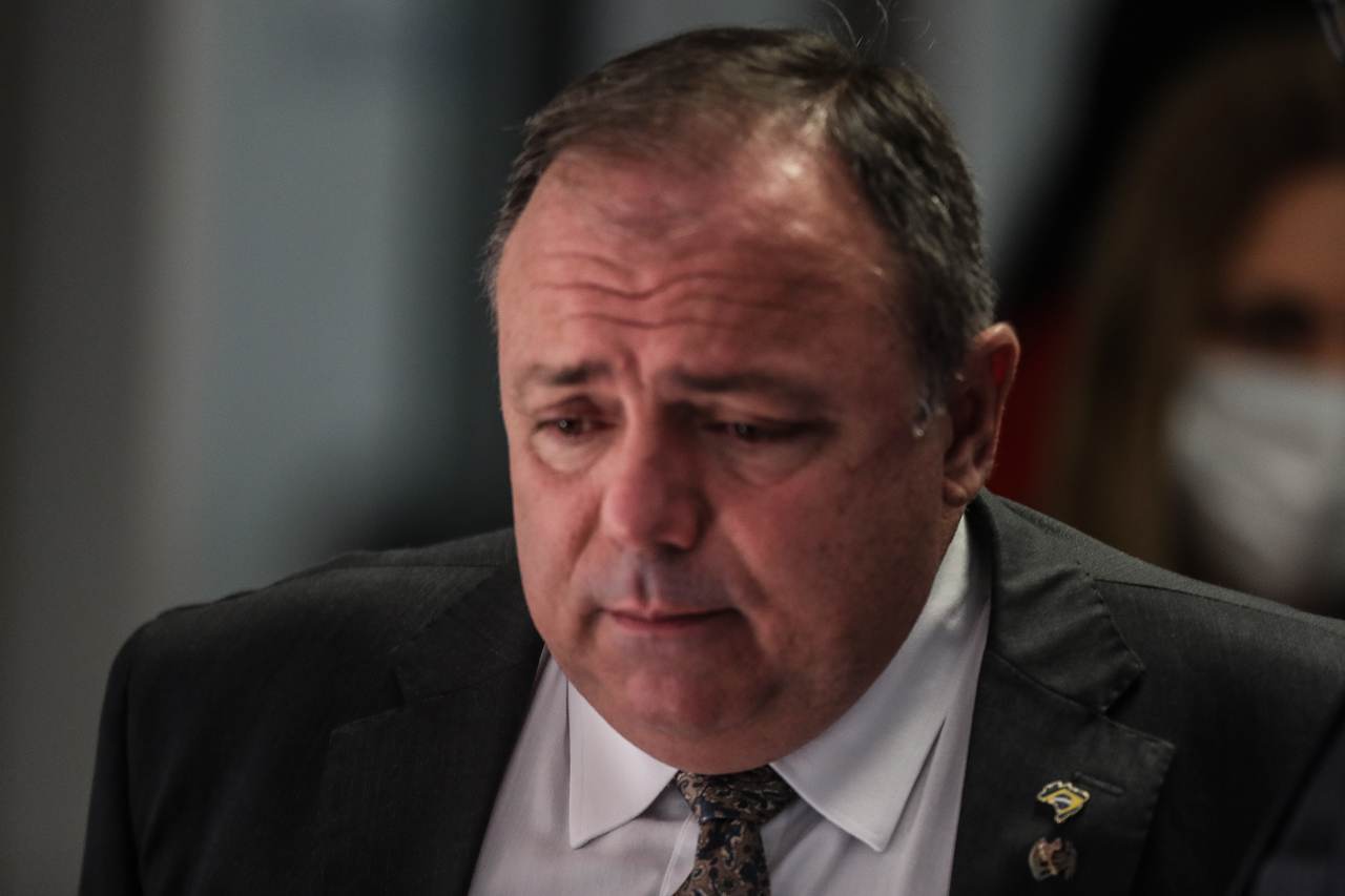 Ex-ministro da Saúde Eduardo Pazuello presta depoimento à CPI da Pandemia Ex-ministro da Saúde Eduardo Pazuello presta depoimento à CPI da Pandemia
