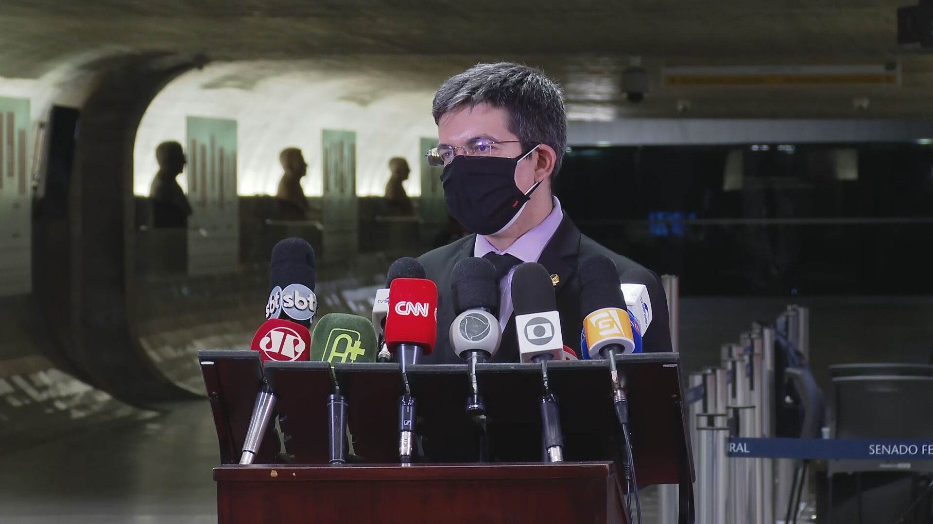 O senador Randolfe Rodrigues (Rede-AP) em coletiva de imprensa O senador Randolfe Rodrigues (Rede-AP) em coletiva de imprensa