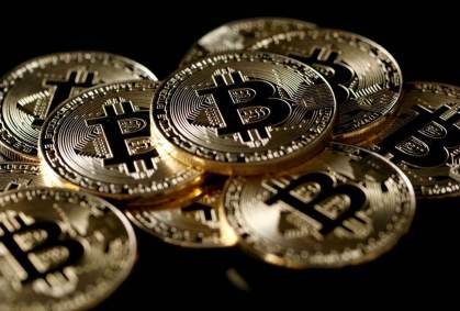 Bitcoin sobe ao maior valor em duas semanas, de olho em guerra