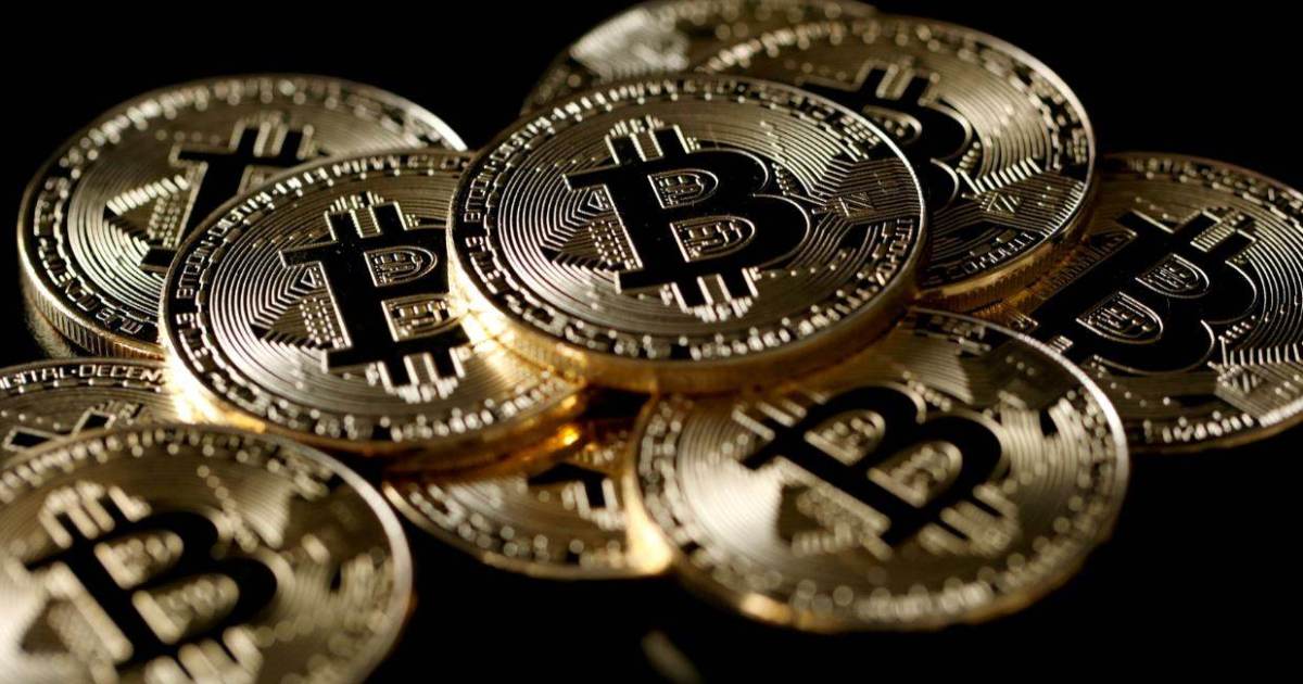Bitcoin sobe ao maior valor em duas semanas, de olho em guerra