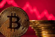 Bitcoin cai abaixo dos US$ 93 mil e perda de suporte acende alerta