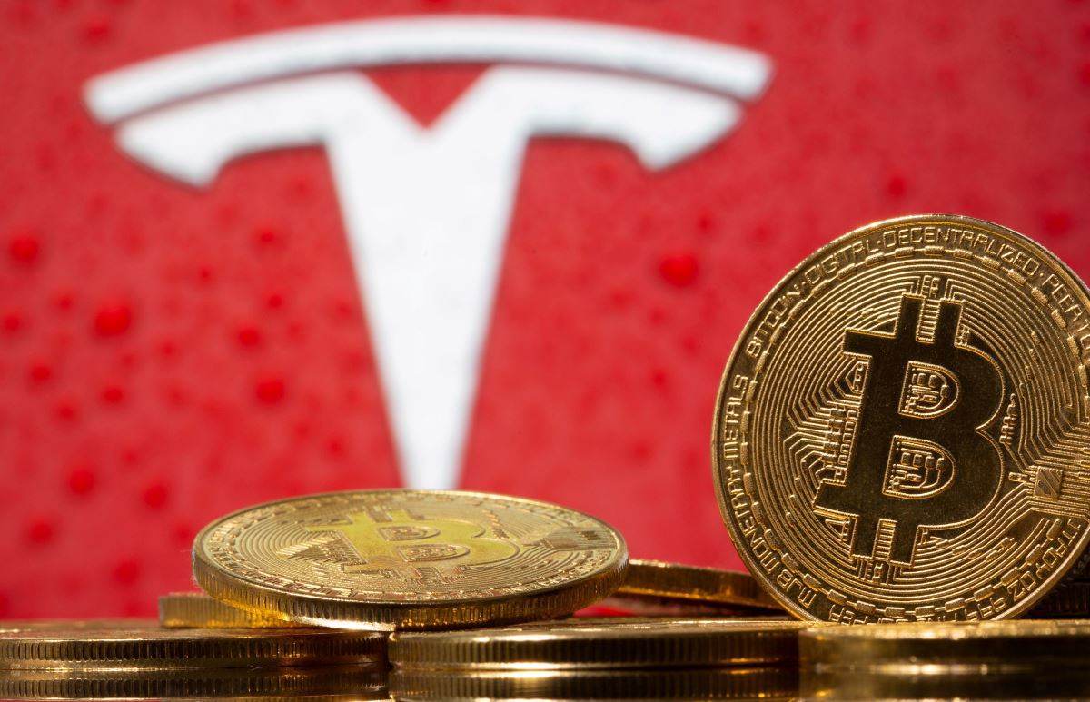Tesla diz ter registrado perdas contábeis de US$ 101 mi com oscilações em  bitcoin | CNN Brasil