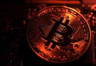 Bitcoin sobe até 12,5% com manobras técnicas e comentários de investidores