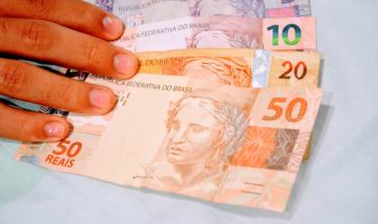 Governo pretende zerar fila do Auxílio Brasil com PEC dos Combustíveis