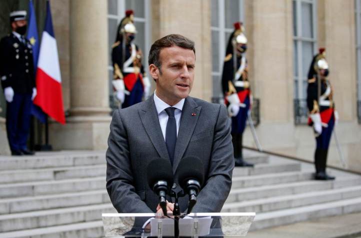 Emmanuel Macron aparece na frente nas pesquisas, mas com pouca vantagem e em um cenário fragmentado / Getty Images