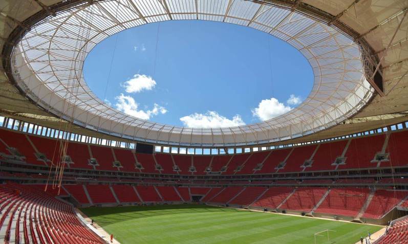 Estádio Nacional de Brasília Mané Garrincha, reinaugurado em 2013 para a Copa do Mundo do ano seguinte / Marcello Casal Jr./Agência Brasil