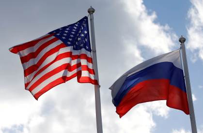 Bandeiras dos Estados Unidos e da Rússia
