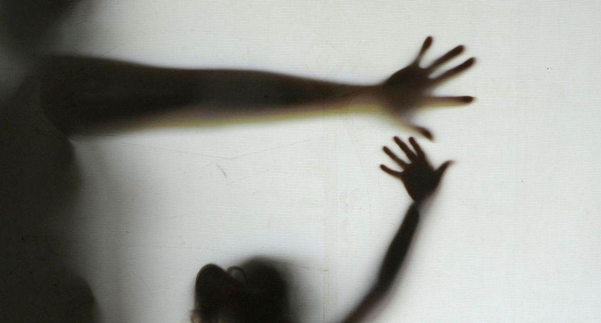 Projeto prevê R$ 5 mil para mulher vítima de violência comprar armas