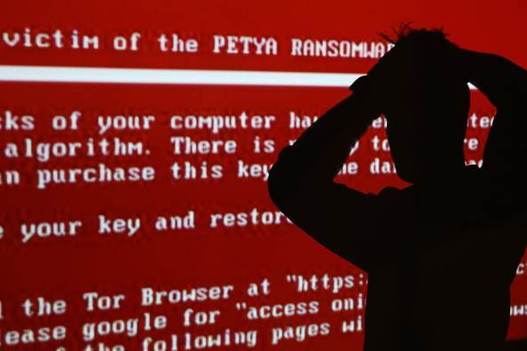 Adolescente é preso na Espanha por suspeita de liderar grupo de hackers