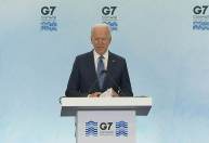 Biden rebate OMS e defende aplicação da terceira dose da vacina nos EUA