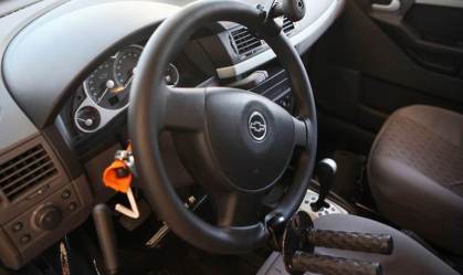 Carro adaptado para condução por pessoa com deficiência