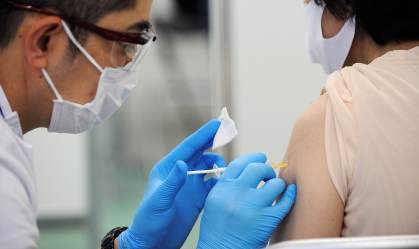 Aplicação de vacina contra Covid-19 em Tóquio, Japão