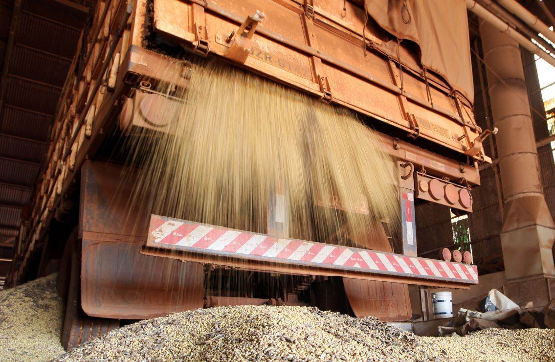 Fretes agrícolas recuam em agosto, mas seguem acima de 2025