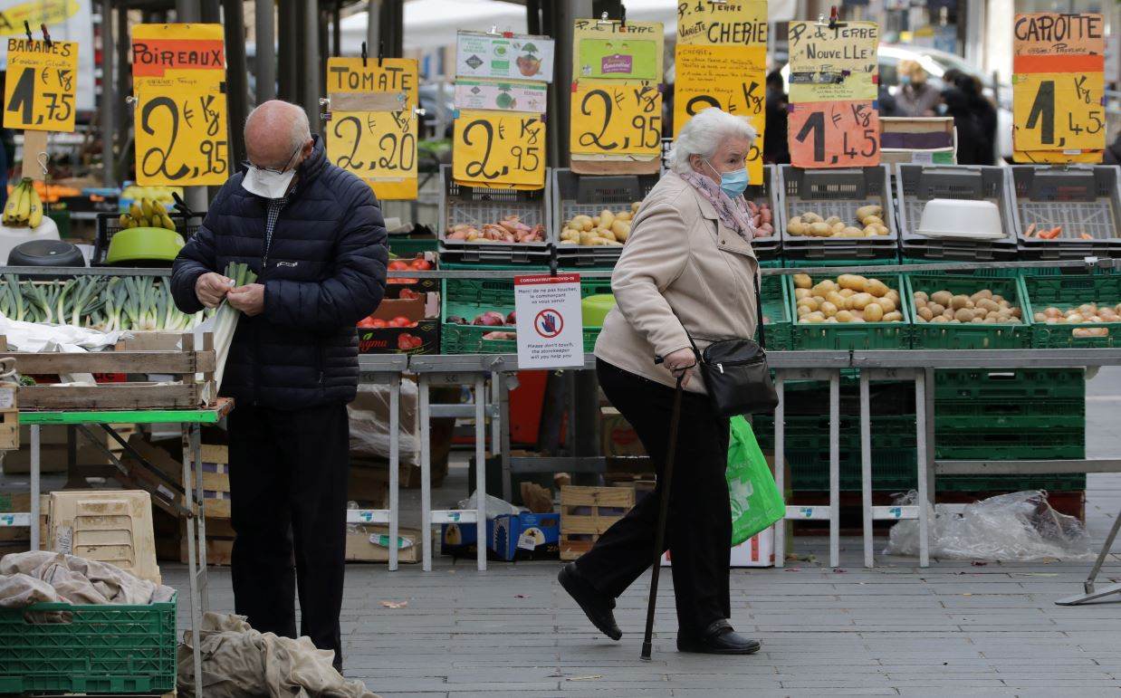 Mercado local em Nice, França (Europa). 2021