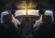 Avião desvia da rota de voo após pilotos dormirem, diz autoridade da Indonésia