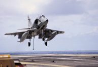 Ação popular tenta barrar sucateamento de antigo porta-aviões da Marinha