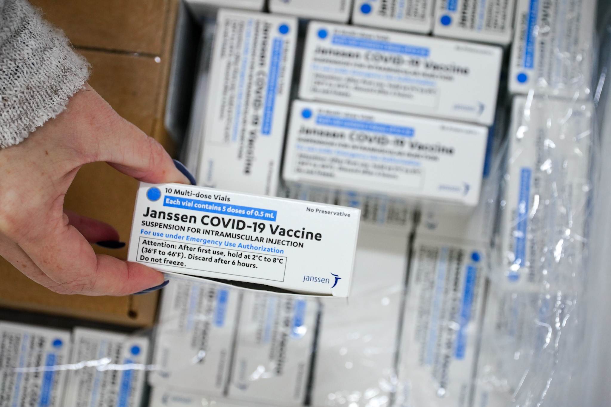 Caixas contendo doses de vacina da Janssen Caixas contendo doses de vacina da Janssen