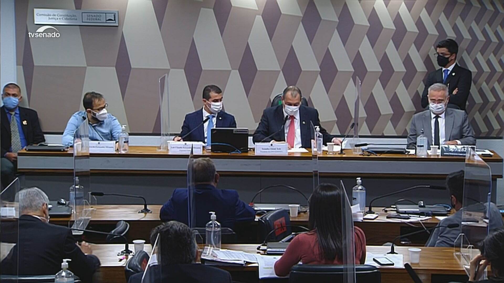 Servidor do MInistério da Saúde Luis Ricardo Miranda e o deputado federal Luis M Servidor do MInistério da Saúde Luis Ricardo Miranda e o deputado federal Luis M