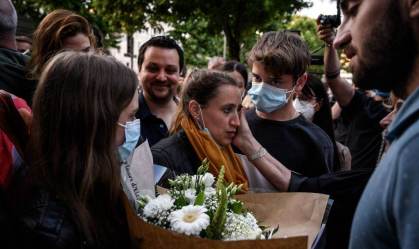 Mulher francesa que matou marido abusivo é libertada por tribunal