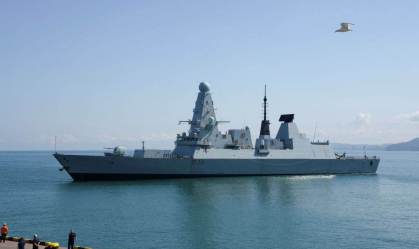 Documentos secretos tinham relação com navio de guerra britânico HMS Defender