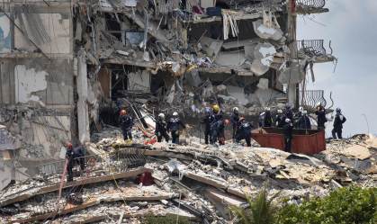 Famílias estão frustradas com ritmo das buscas em desabamento na Flórida