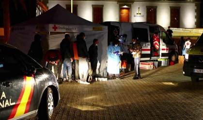 Pelo menos 298 imigrantes são resgatados do mar perto das Ilhas Canárias