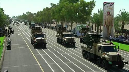 Irã apresenta armas em desfile; país disse ter drones com alcance de 7 mil km