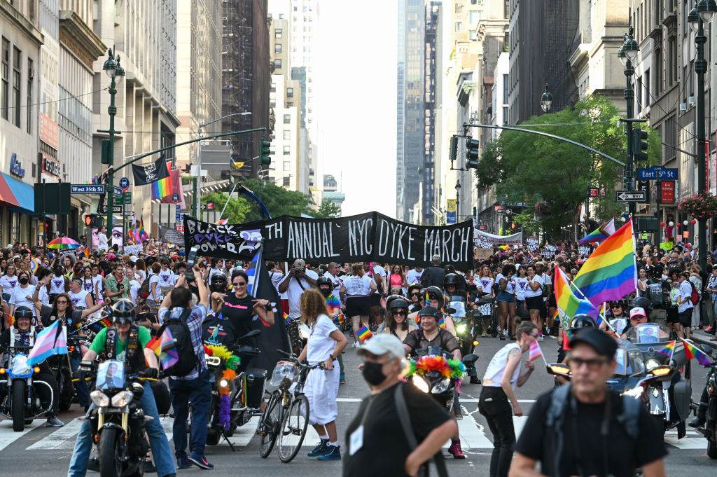 Mês do orgulho LGBTQIA+: Milhares de pessoas protestam na Dyke March, em Nova Yo Mês do orgulho LGBTQIA+: Milhares de pessoas protestam na Dyke March, em Nova Yo