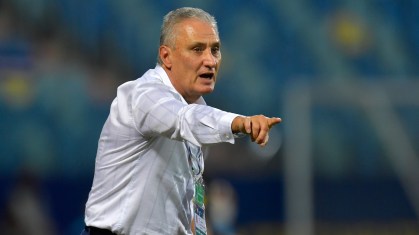 Técnico Tite em ação pela Seleção Brasileira